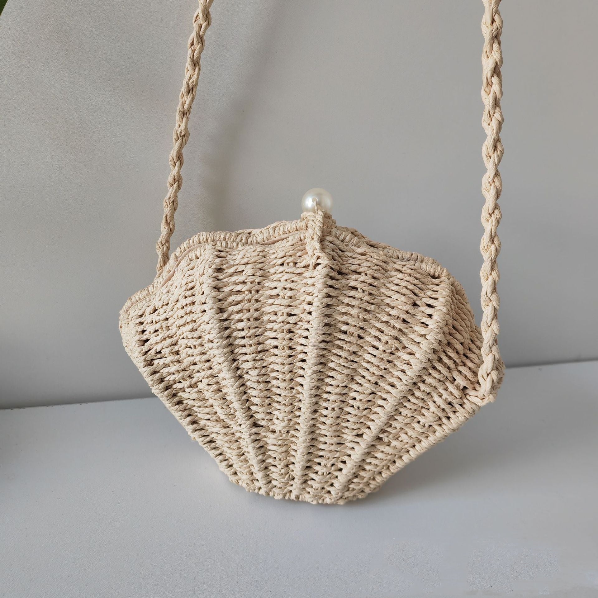 Woven Seashell Crossbody Bag – Beachy Summer Straw Purse with Pearl Clasp