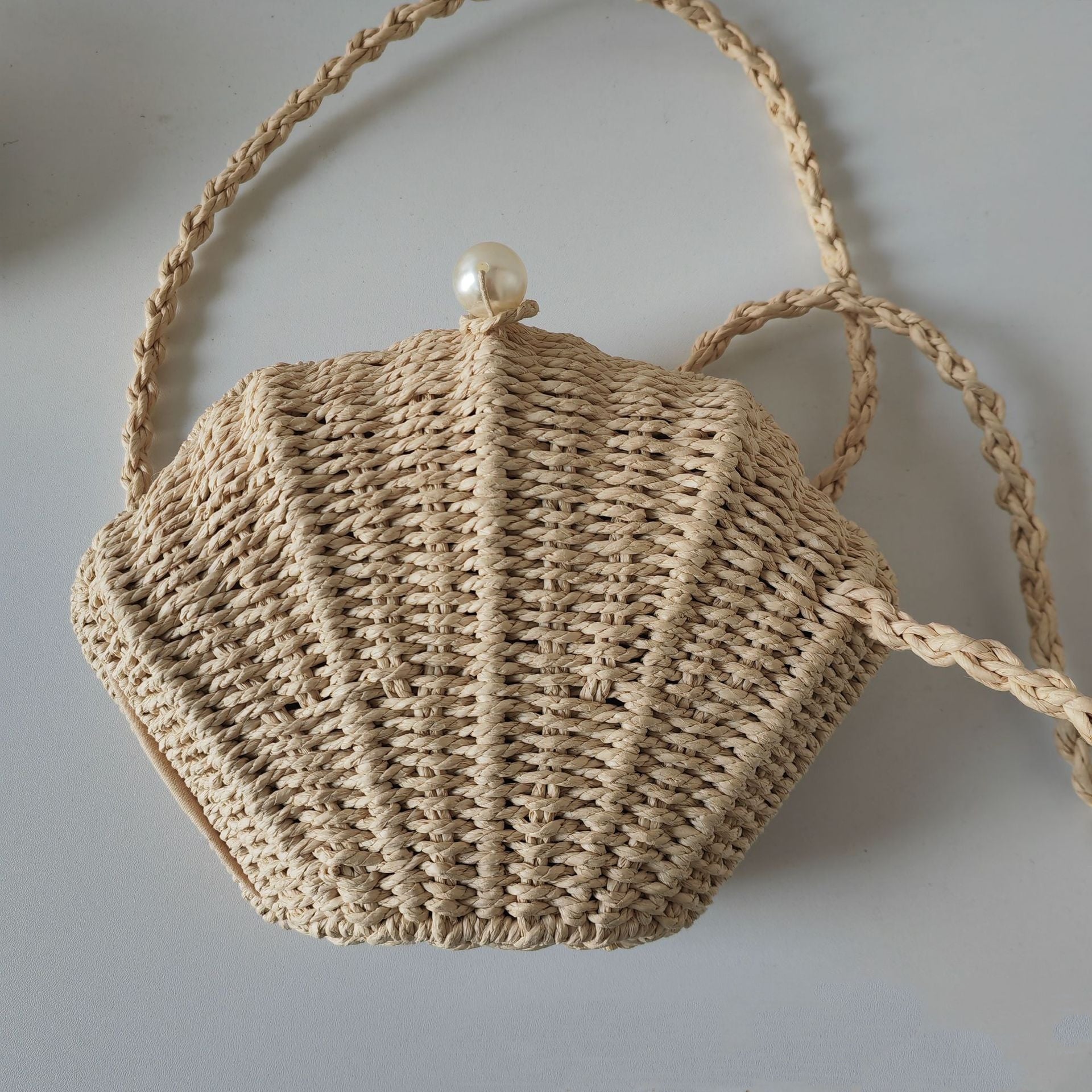 Woven Seashell Crossbody Bag – Beachy Summer Straw Purse with Pearl Clasp