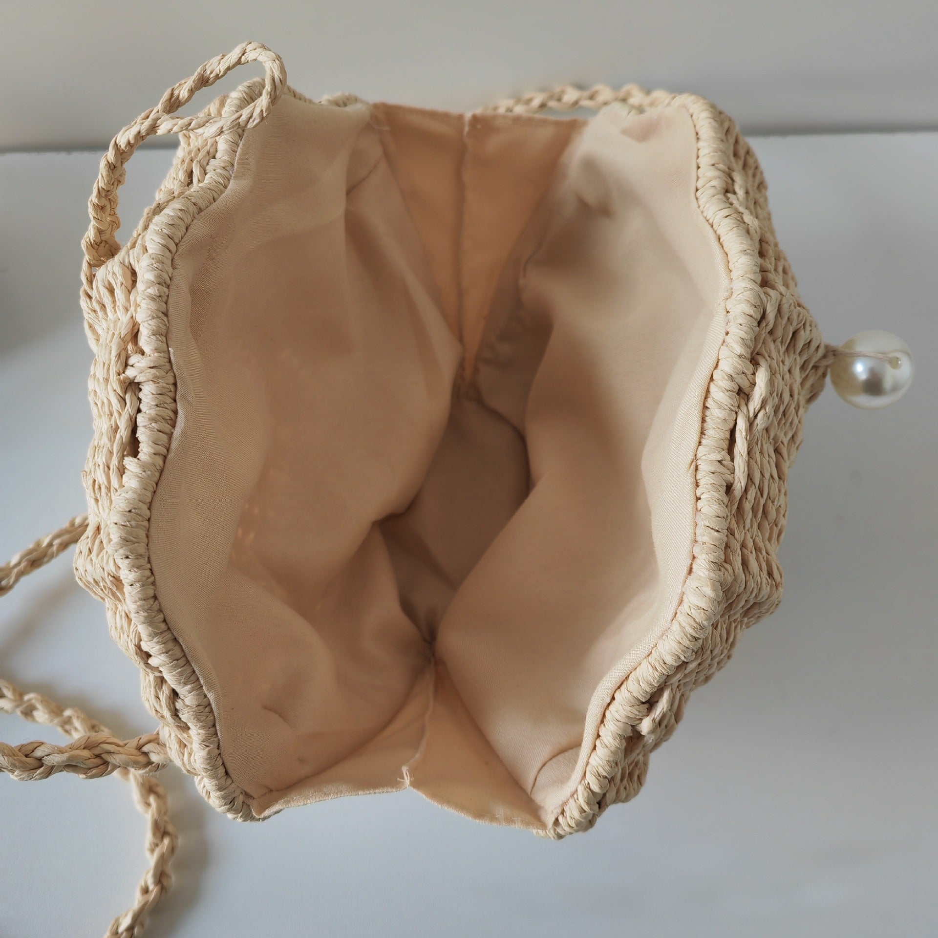 Woven Seashell Crossbody Bag – Beachy Summer Straw Purse with Pearl Clasp