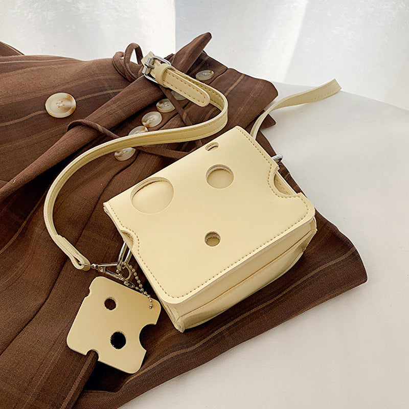 Cheese Slice Mini Crossbody Bag – Cute Cartoon Shoulder Purse with Charm
