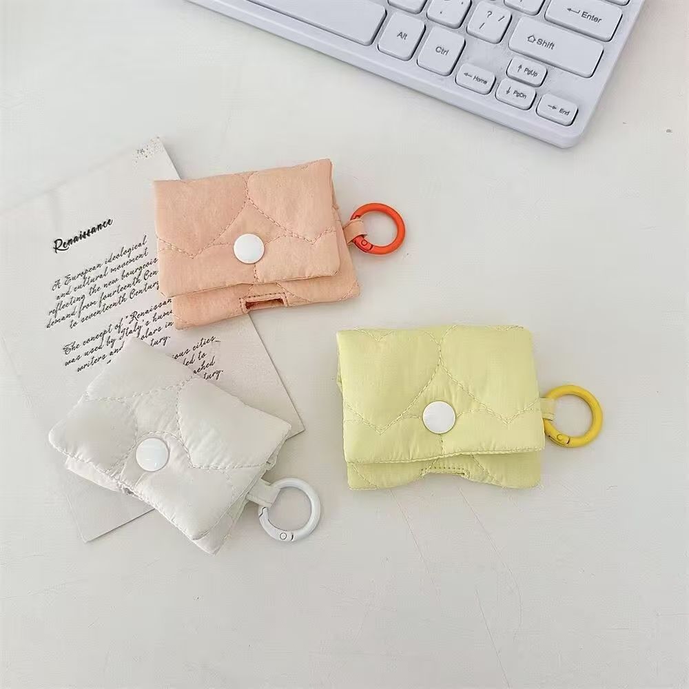 Quilted Heart Mini Pouch with Keyring – Cute Pastel Travel Coin Purse & Earbud Case (7 Colors)