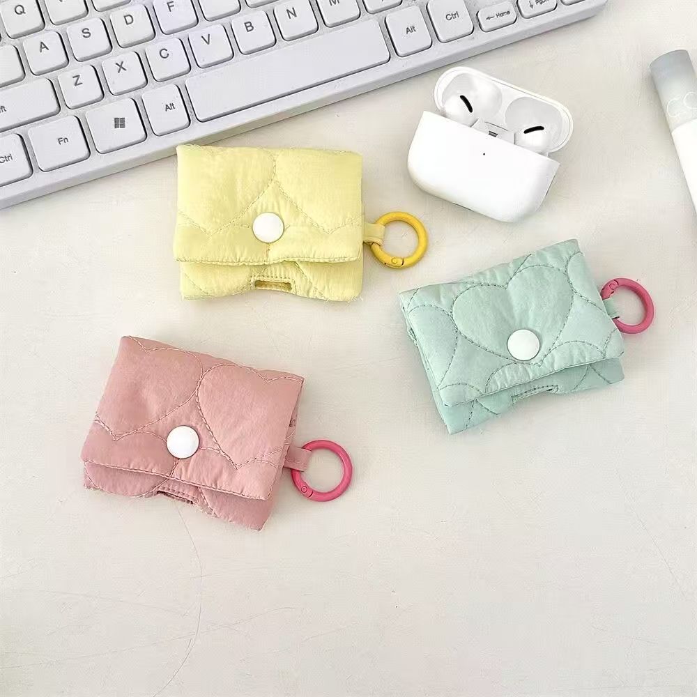 Quilted Heart Mini Pouch with Keyring – Cute Pastel Travel Coin Purse & Earbud Case (7 Colors)