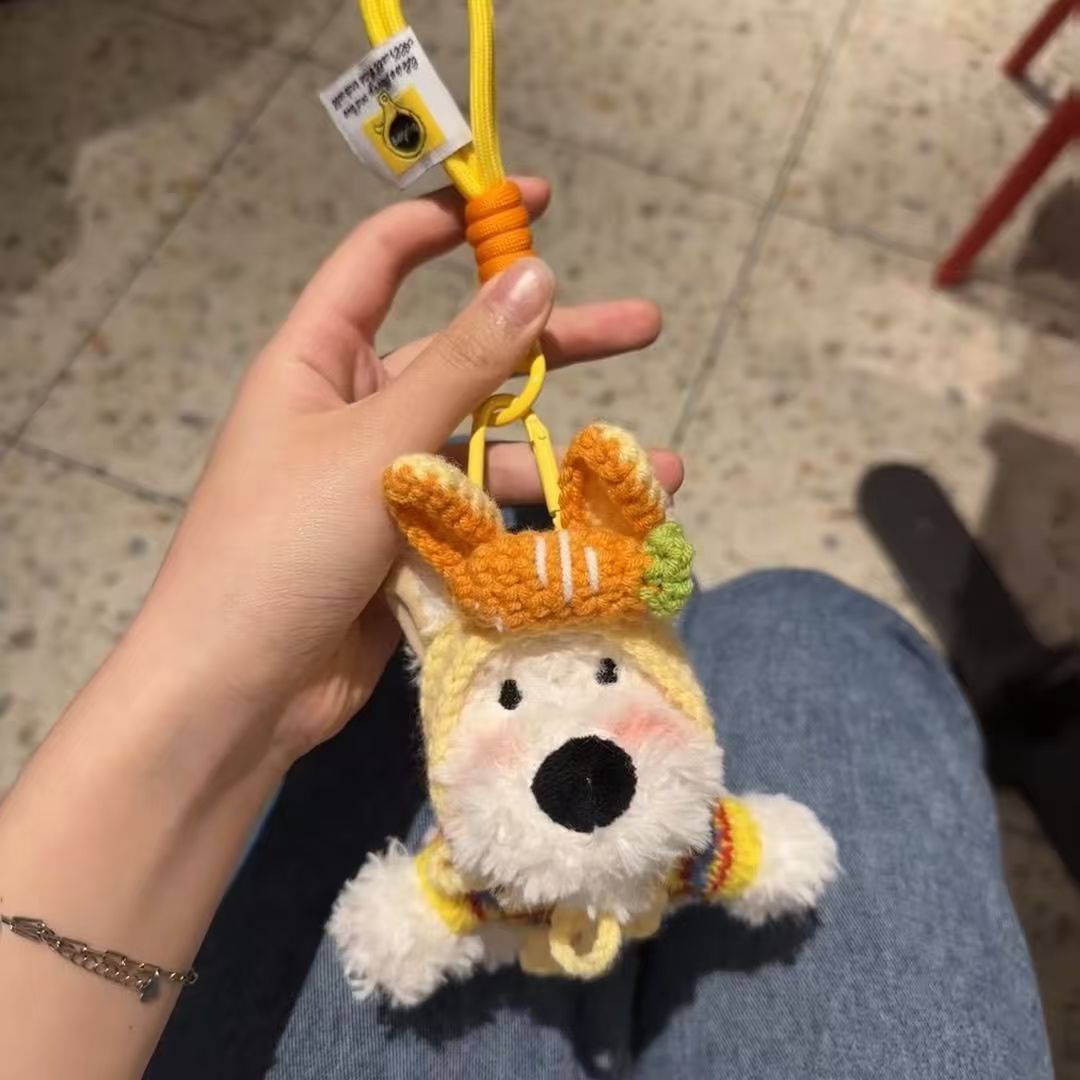 Plush Dog Keychain Bag Charm – Cute Knitted Hat Puppy Pendant for Tote, Backpack & Handbag Decoration
