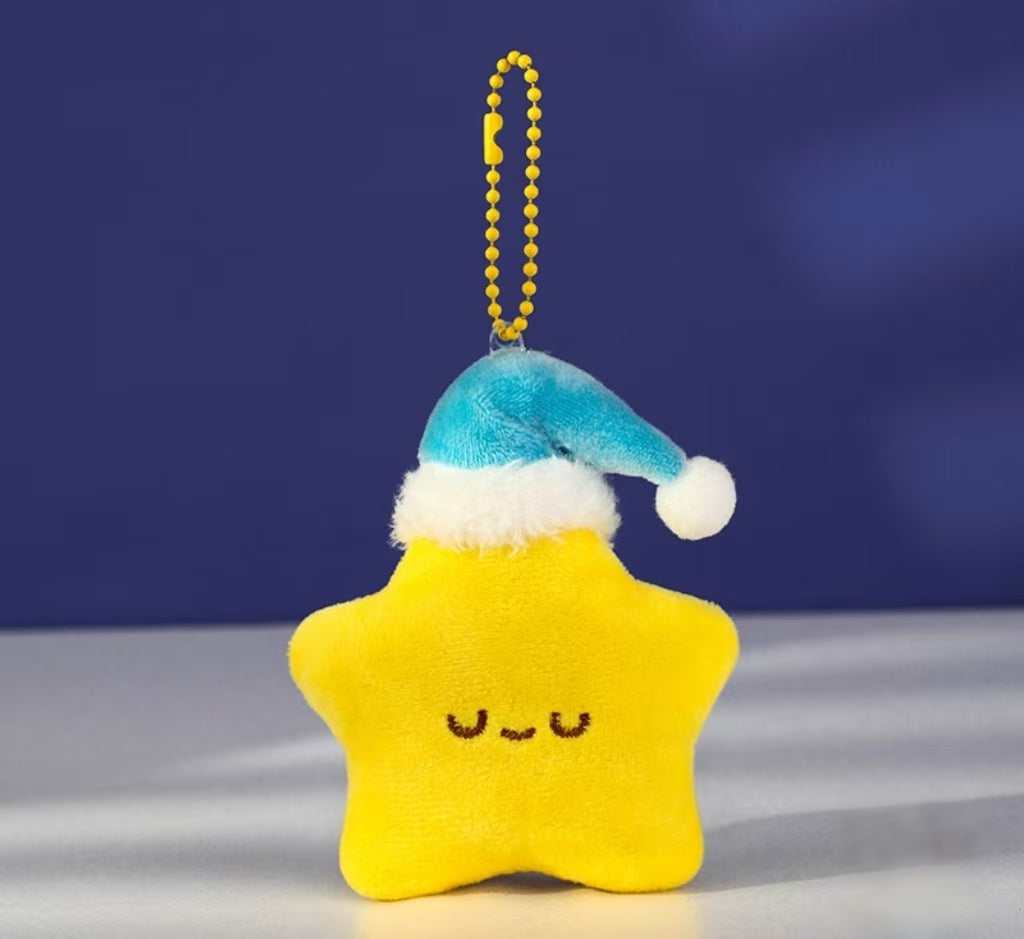 Plush Star Keychain Bag Charm – Cute Yellow Star with Blue Sleep Hat, Soft Plush Bag Accessory & Key Holder