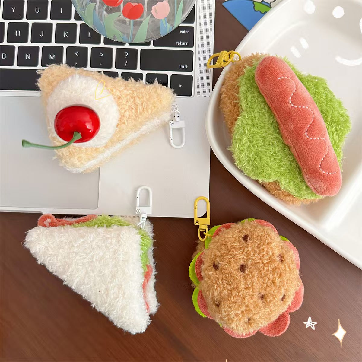 Kawaii Hot Dog Plush Bag Charm – Cute Sandwich Keychain for Backpacks, Handbags & Gifts