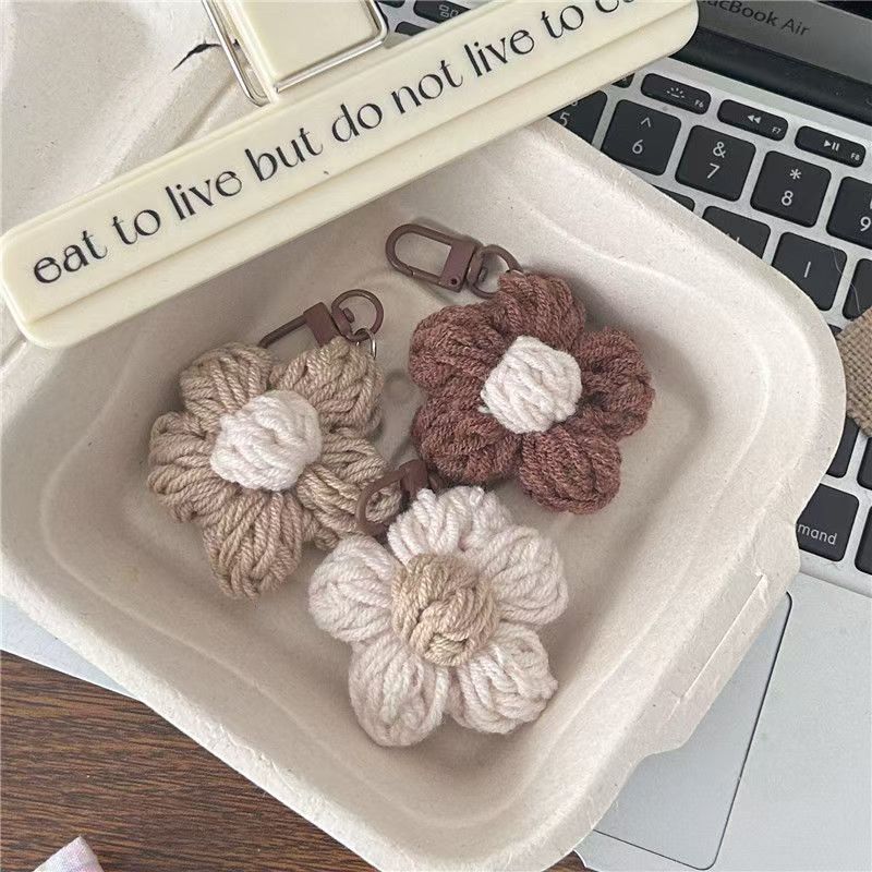 Handmade Crochet Flower Bag Charm Keychain – Cute Knitted Floral Accessory for Tote, Backpack & Handbag Decoration