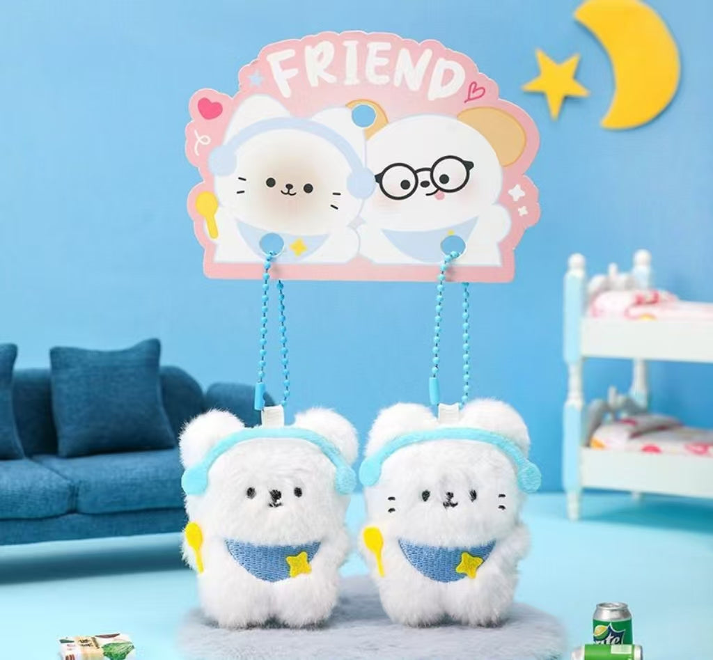 Kawaii Plush Cat Bag Charm – White Teddy with Blue Headphones & Star | Fluffy Keychain for Bags & Backpacks