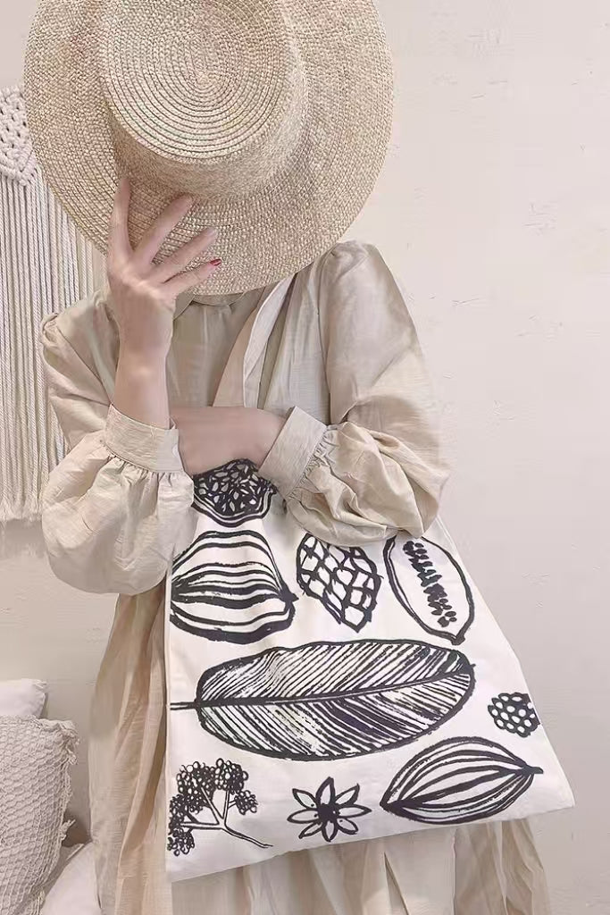 Large Canvas Tote Bag – Minimalist Black & White Botanical Print, Lightweight Shoulder Bag for Everyday Use