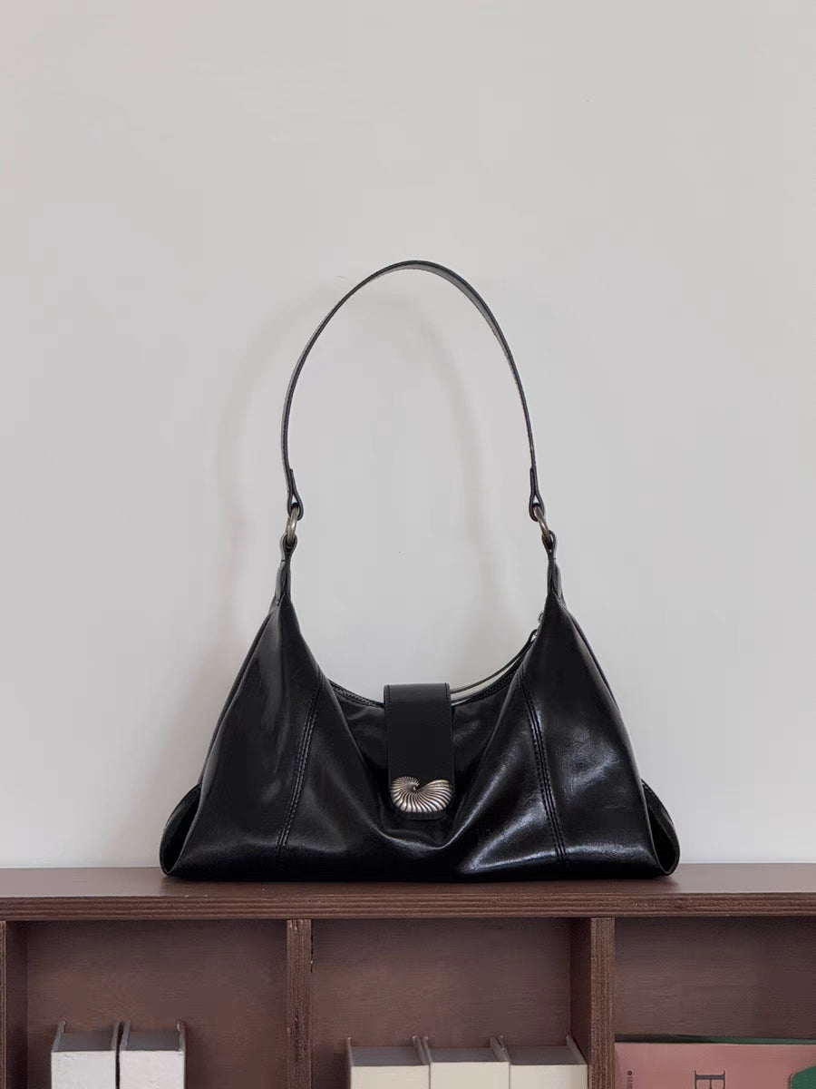 Vintage Crescent Shoulder Bag – Elegant Clasp & Soft Silhouette