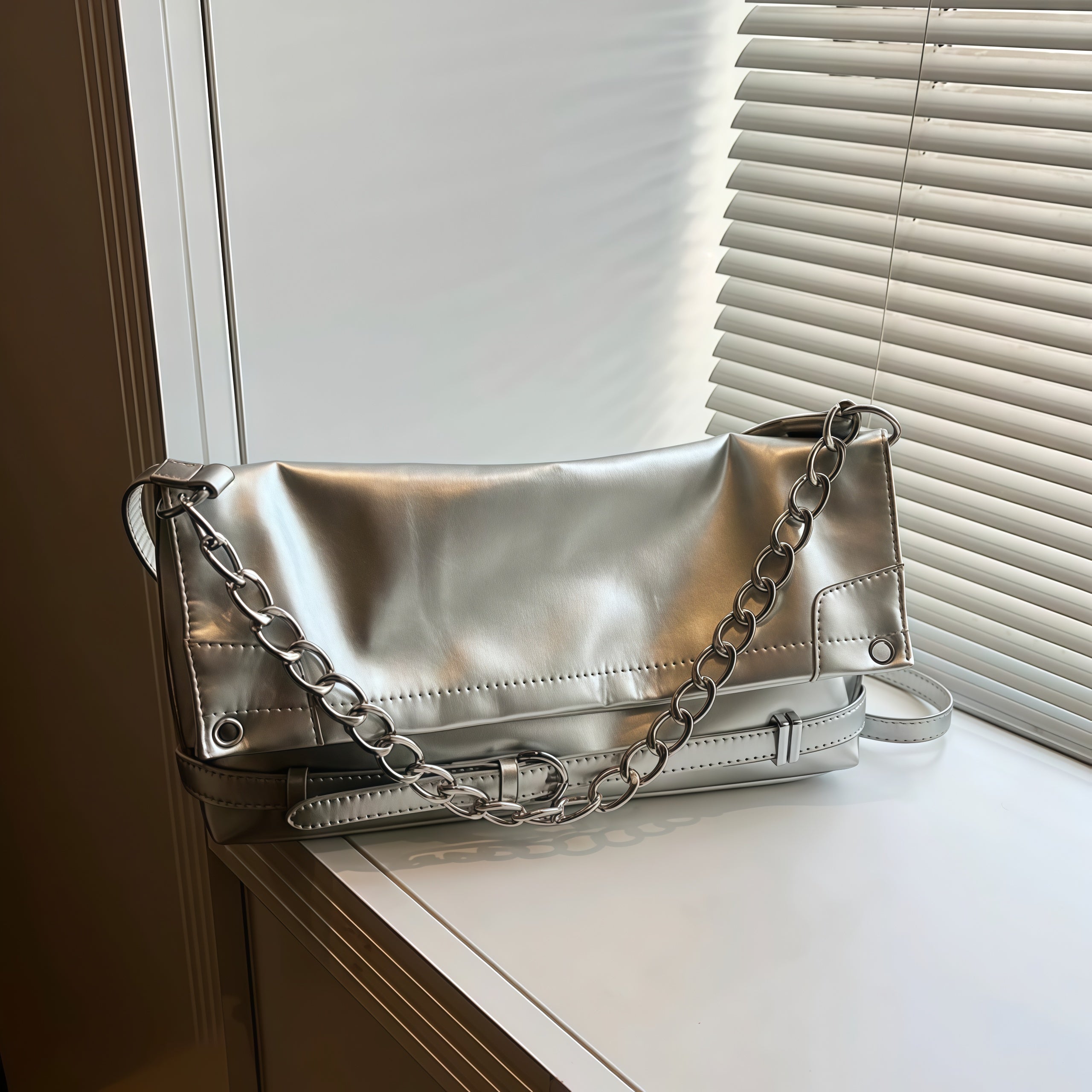 Glossy Chain Handle Shoulder Bag – Chic Faux Leather Purse for Daily & Evening Wear