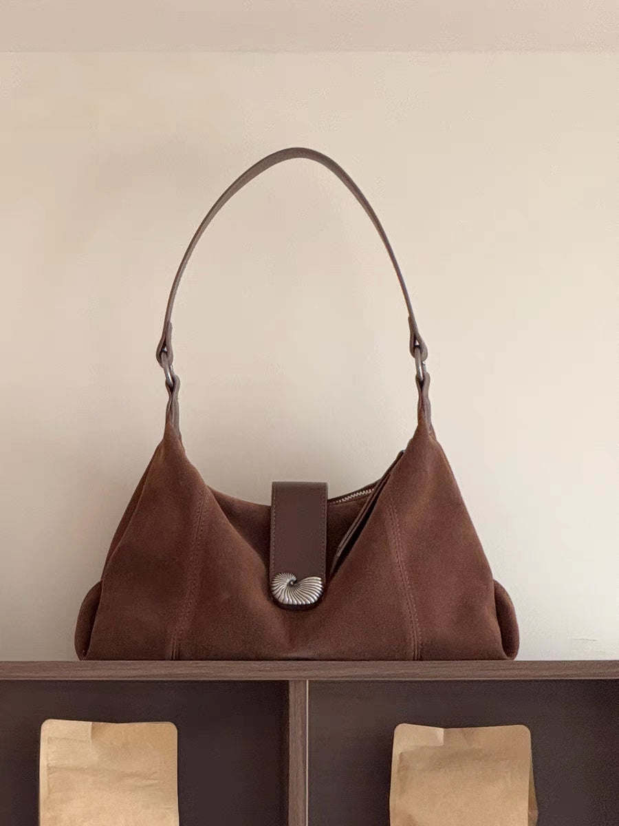 Vintage Crescent Shoulder Bag – Elegant Clasp & Soft Silhouette